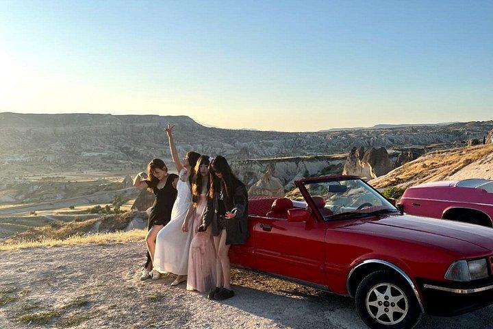 カッパドキアの日の出、昼間または日の入りプライベートクラシックカーツアー