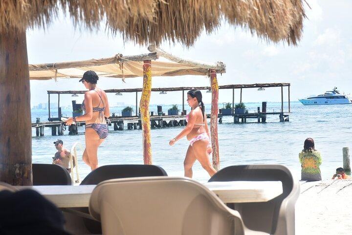 Festa, bebidas e Isla Mujeres Catamarã de Cancún