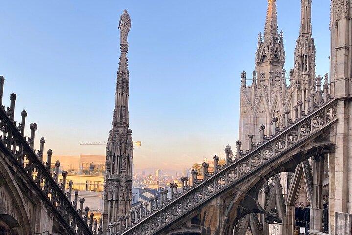 Duomo Cathedral no telhado e bilhete HopOn HopOff opcional em Milão