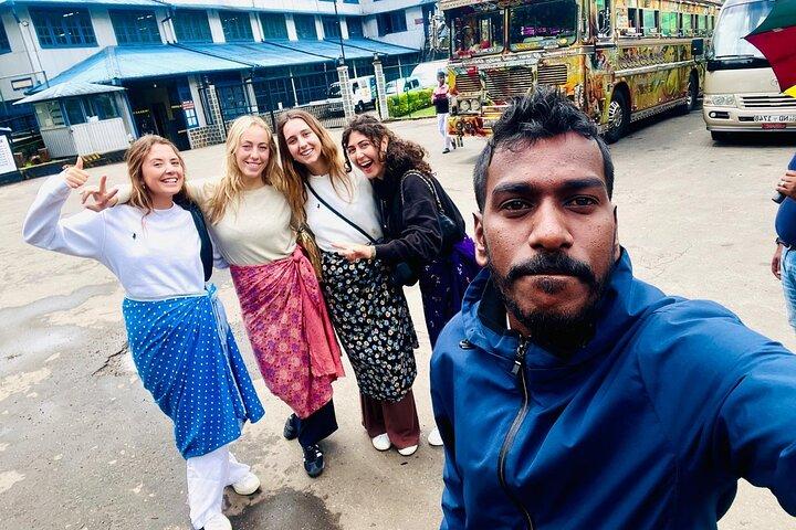 Nuwaraeliya Tea Factory e WaterFall Tour com DMJ Tours
