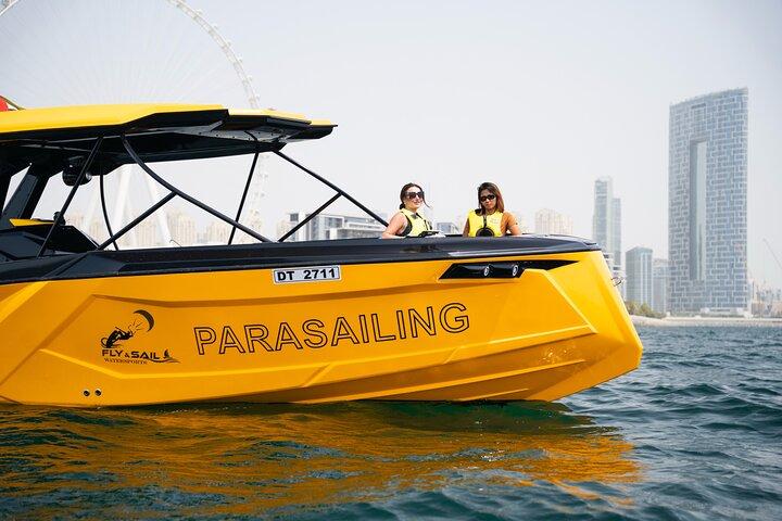 Parapendio a dubai con spiaggia jbr e palma jumeria