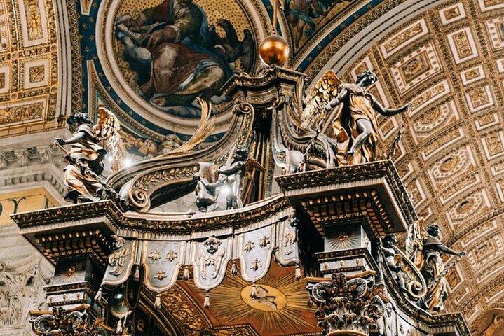 Experiencia de audioguía y entrada con hospedaje Premium en la Basílica de San Pedro