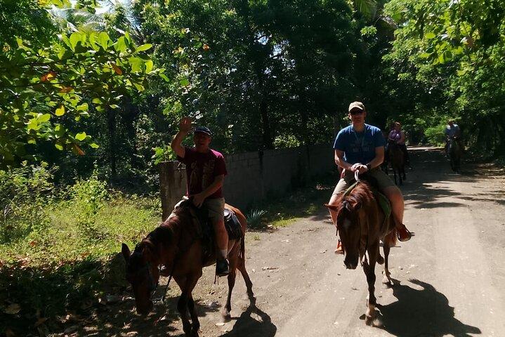 Reiten durch die dominikanische Landschaft ab Puerto Plata