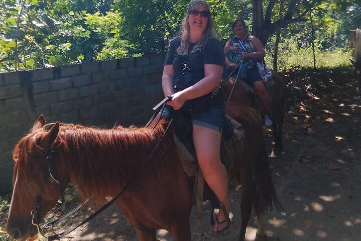 Reiten durch die dominikanische Landschaft ab Puerto Plata