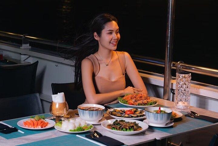 Riverside Bangkok Dinner Cruise com Buffet e Vista da Cidade