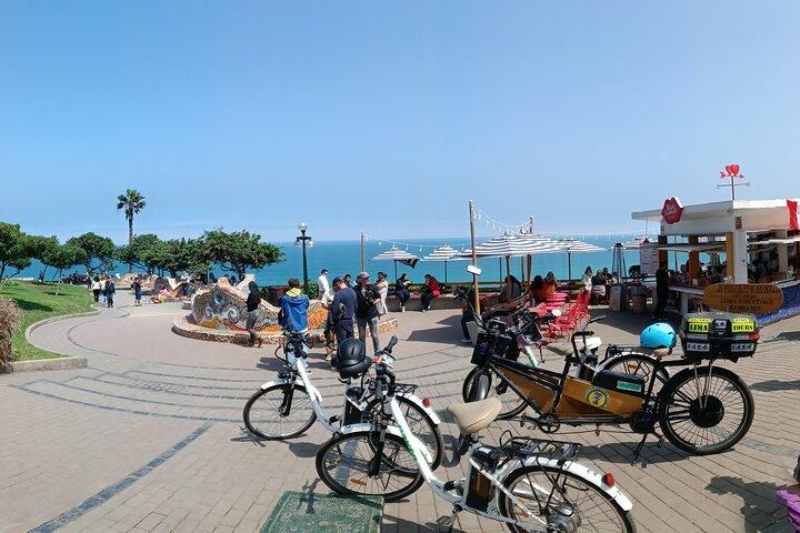 Tours en vélo électrique à Lima (Miraflores - Barranco 13 km)