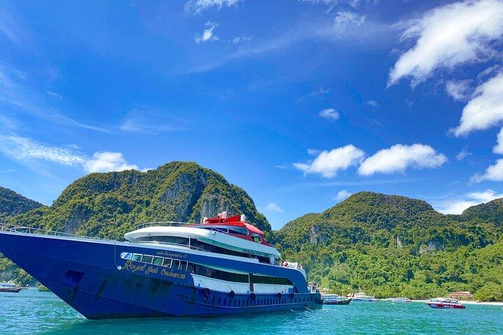 Excursión de un día a las Islas Phi Phi en Royal Jet Cruiser desde Phuket