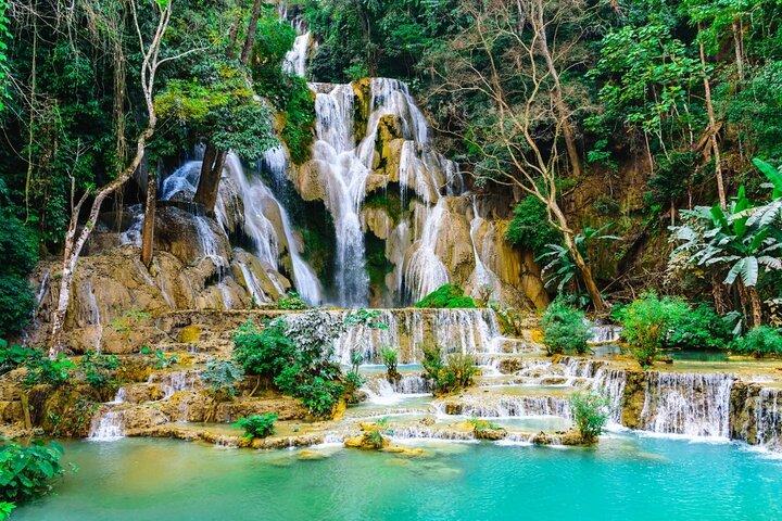 Meia-dia de Cataratas de Kuang Si e Vila Hmong