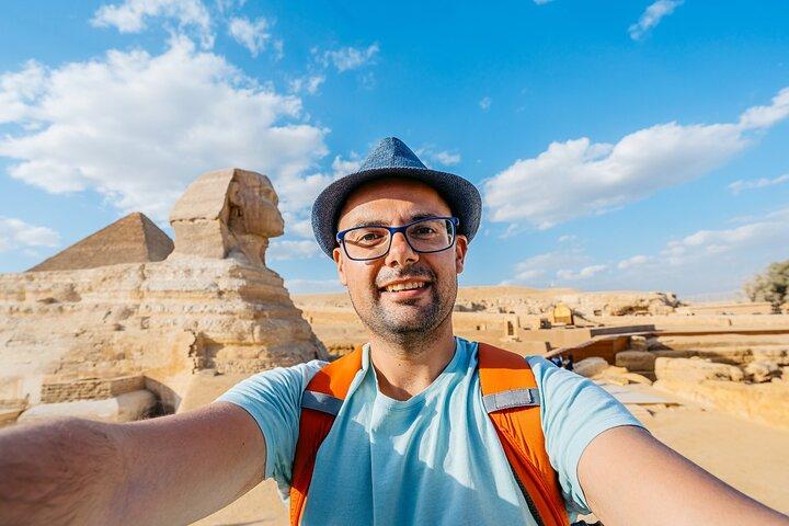 Privater Tag von Sharm nach Kairo mit dem Flugzeug, alle Eintrittsgelder, Kamel, Mittagessen, Guide