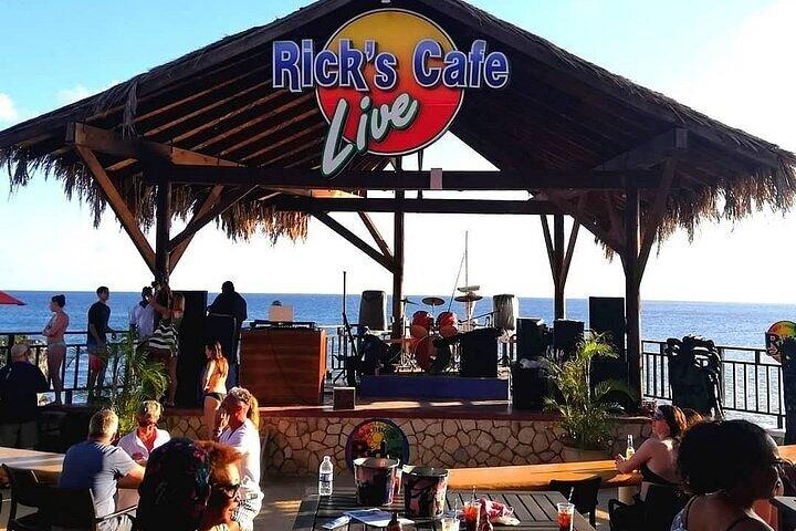Shopping e cena privata di 3 a 5 ore al Ricks Cafe