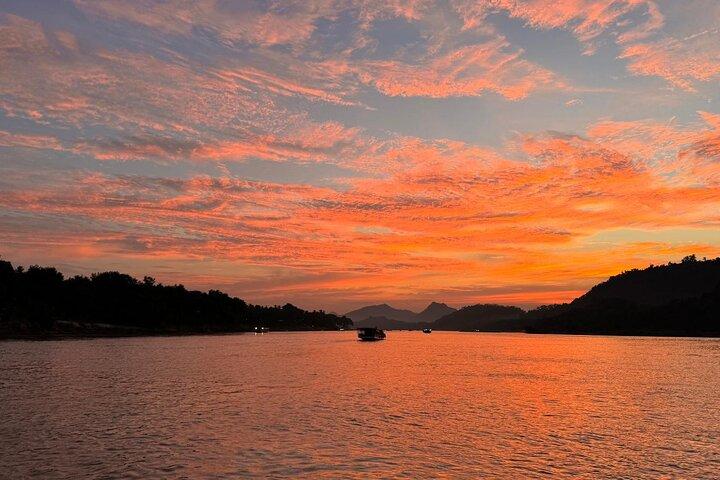 Half Day Kayaking and Pak Ou Caves with Sunset