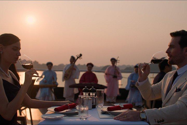 Hanoi : Halong Bay 2D1N Calista スイミングプール付き豪華クルーズ