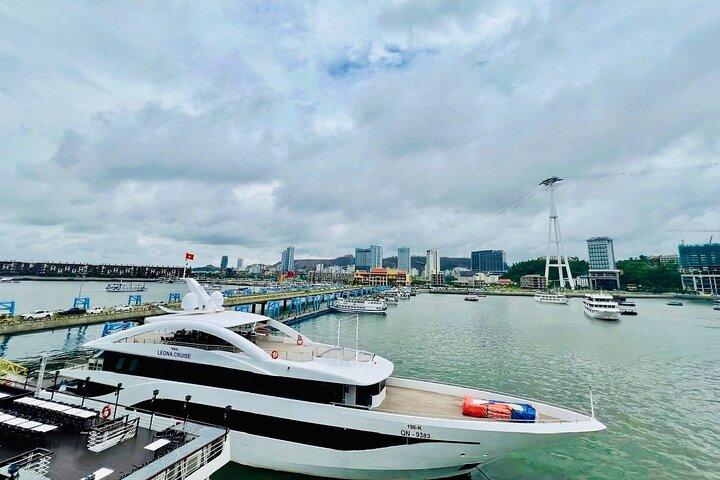 Croisière de luxe d’une journée dans la baie d’Ha Long – Leona 5 - Étoile avec jacuzzi