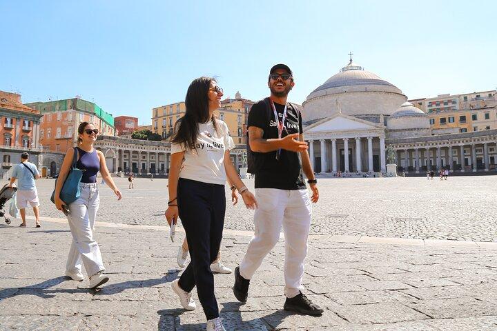 Tour privado por Nápoles desde Sorrento con paseo guiado