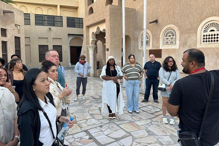 Dubai Old Town Walking Tour com degustações de comida de rua