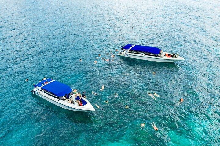 プーケット発ピピマヤ湾とカイ島シュノーケリングツアー