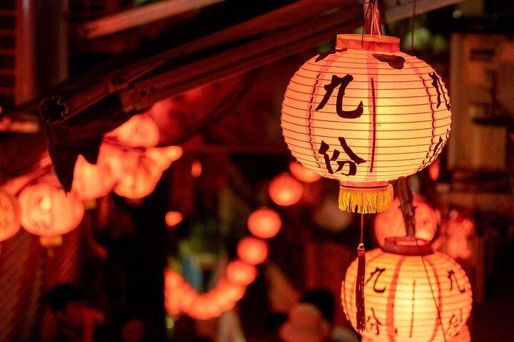 Visite privée d'une demi-journée au géoparc de Yehliu et Jiufen par nuit