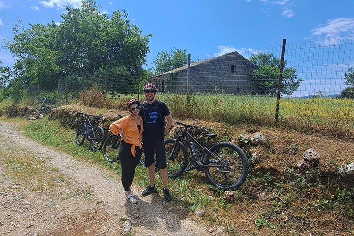 Tour e-MTB - Durrells Farm & Crab Lake [30Km - 18Mi]