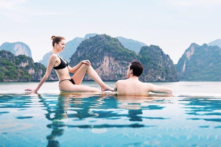 Hanoi : Elite of The Seas 2D1N Luxury Cruise – Halong & Lan Ha Bay（ハノイ：ザ・シーズのエリート2D1N豪華クルーズ－ハロン＆ランハ湾）