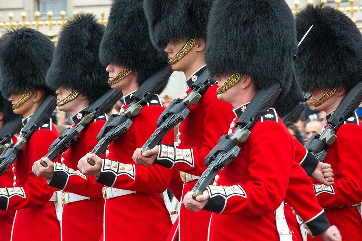 Mudança do Guard Guided Tour no Buckingham Palace