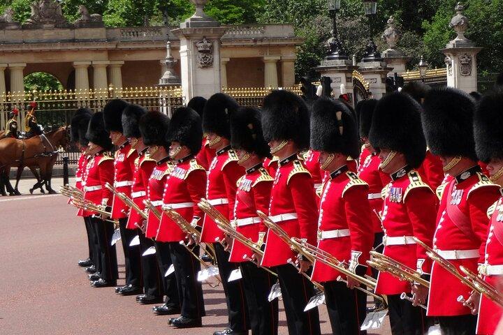 Mudança do Guard Guided Tour no Buckingham Palace