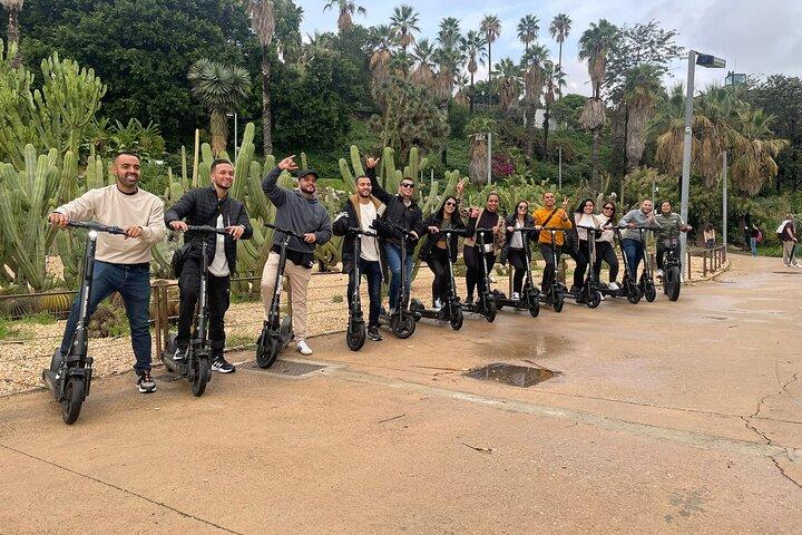Barcelone : Excursion en scooter électrique ou à vélo avec Guide local