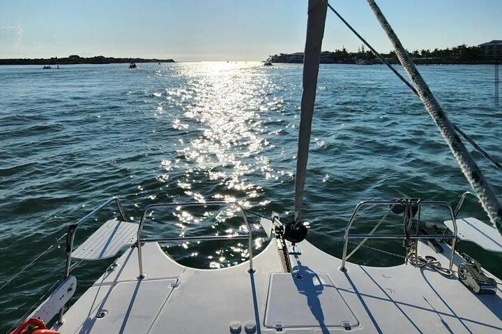 Crociera privata in barca a vela lungo la costa