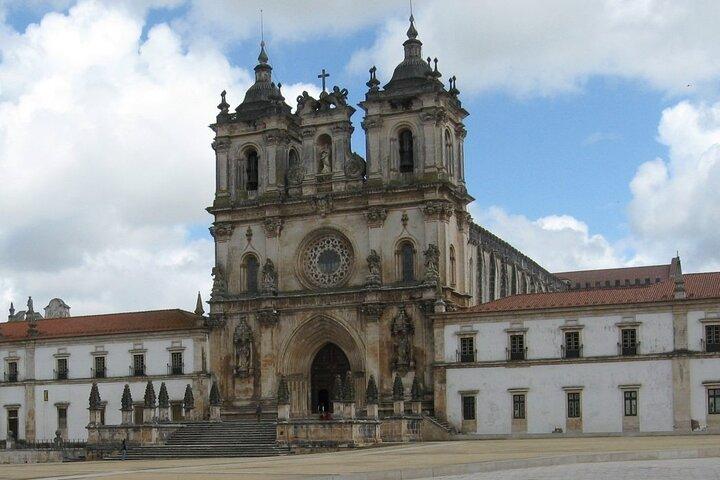 Treasures of Portugal Alcobaça, Nazaré and Óbidos from Lisbon