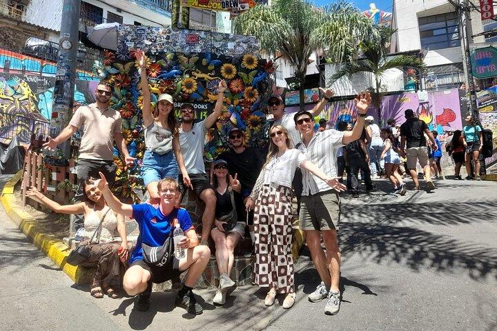Comuna 13: Graffiti tour & Street Food/drink with telesferic