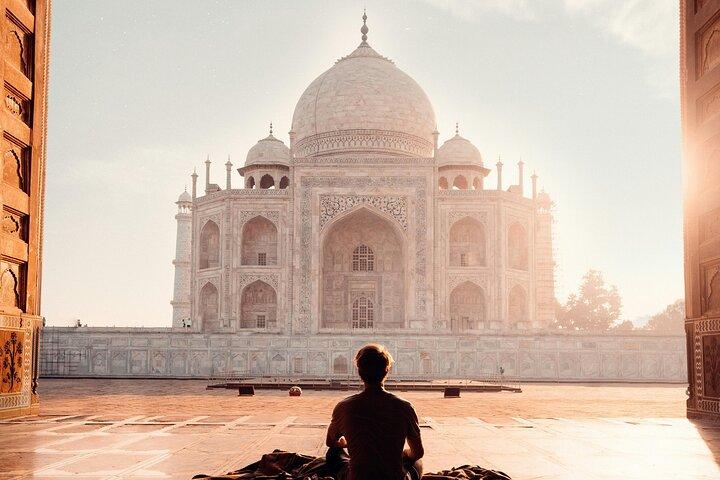 Tour de 2 días al Taj Mahal y Agra desde Bangalore con vuelo comercial de ambos lados