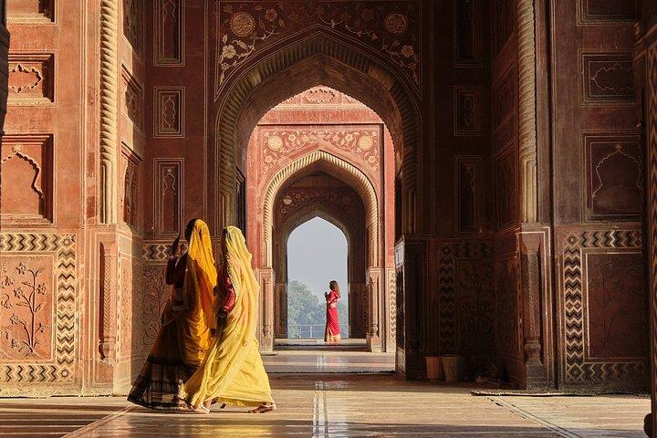 Tour de 2 días al Taj Mahal y Agra desde Bangalore con vuelo comercial de ambos lados