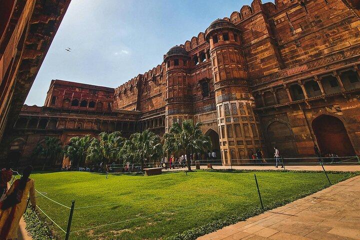 1-daagse trip naar Taj Mahal en Agra vanuit Mumbai met commerciële vluchten aan beide zijden