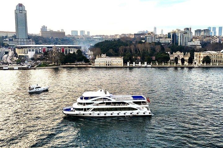 Istanbul: Scenic Bosphorus Lunch Cruise with Guidence