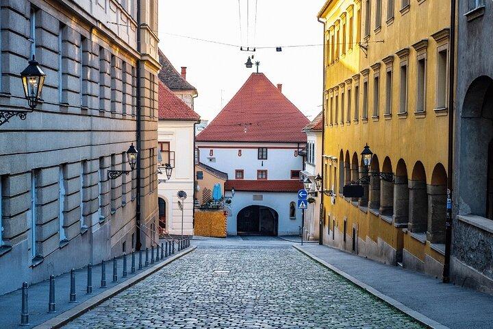 Witch & Whispers: Histórias da Cidade Alta de Zagreb