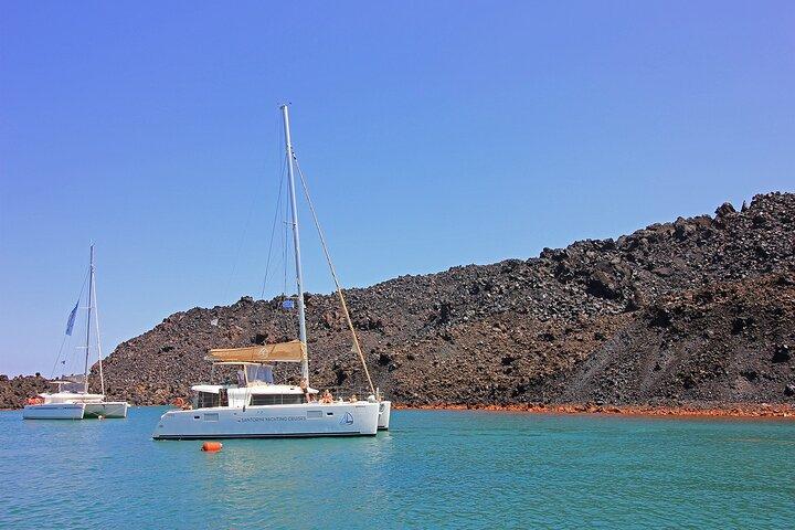 Lyxig Santorini Sunset Cruise: Middag, BBQ, Open Bar, Transfers