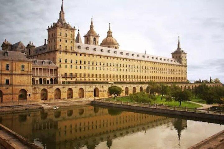 Excursión de medio día al Monasterio de San Lorenzo de El Escorial desde Madrid