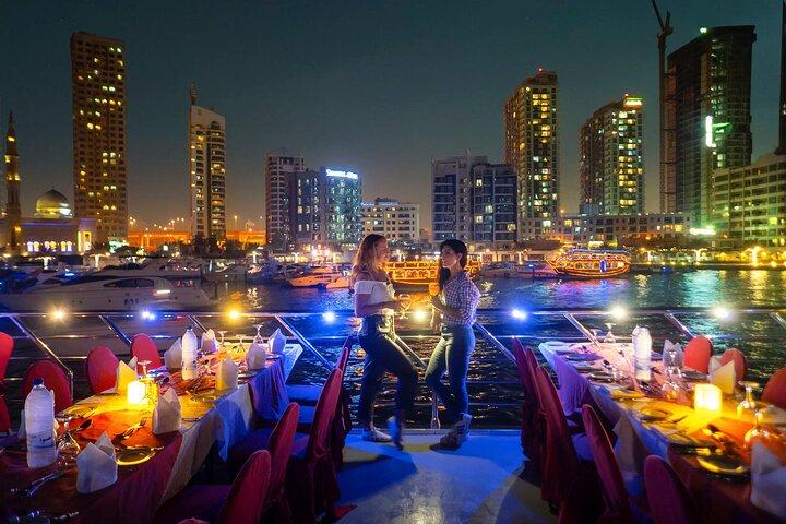 Marina Dhow Cruise : Vistas panorámicas nocturnas & Cena buffet
