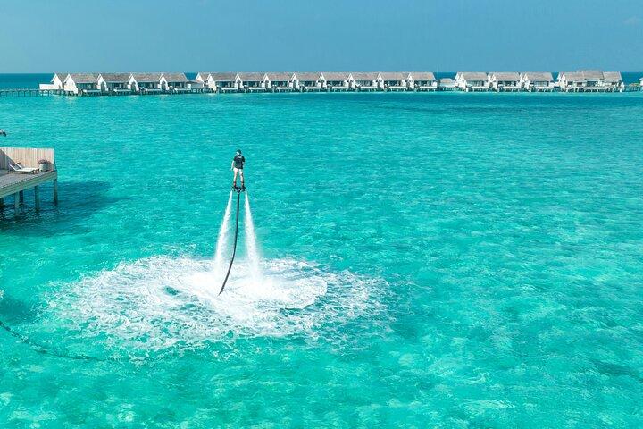 Flyboarding Abenteuer in Maskat – Erlebnis Fliegen über Wasser