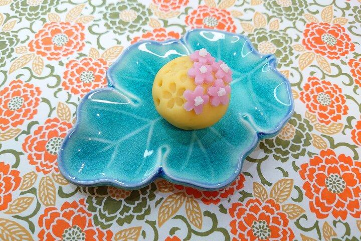 Hermoso Wagashi (dulce japonés) haciendo clase