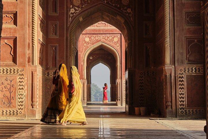Private 2-Day Tour to Agra one-way from Jaipur to Delhi with The Taj Mahal