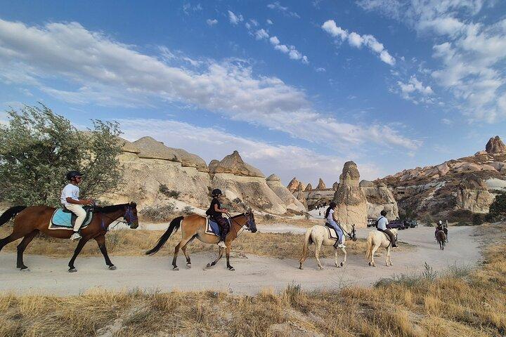 Visite à cheval dans les vallées de Cappadoce et transferts