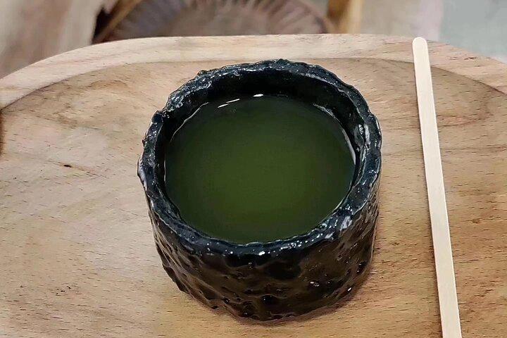 Japonês Pottery Kurinuki Workshop no Gilgamesh Art Cafe em Amã