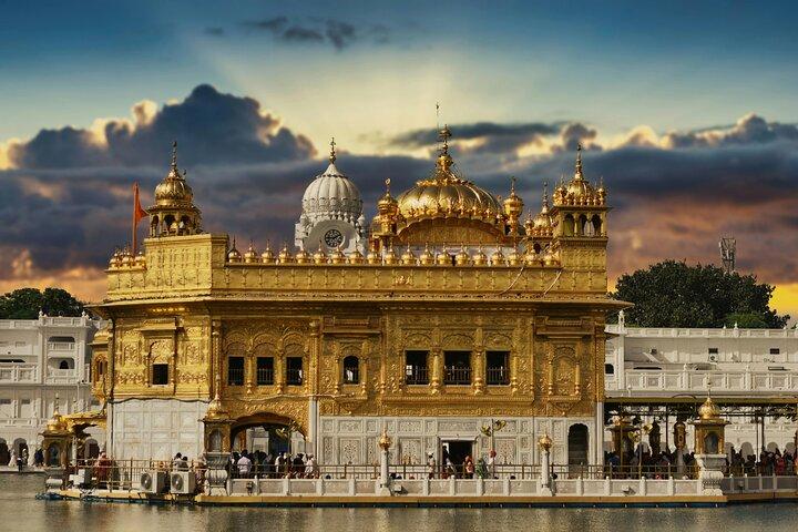 Viaje de 1 día al Templo Dorado, Amritsar desde Delhi con vuelo comercial de ambos lados