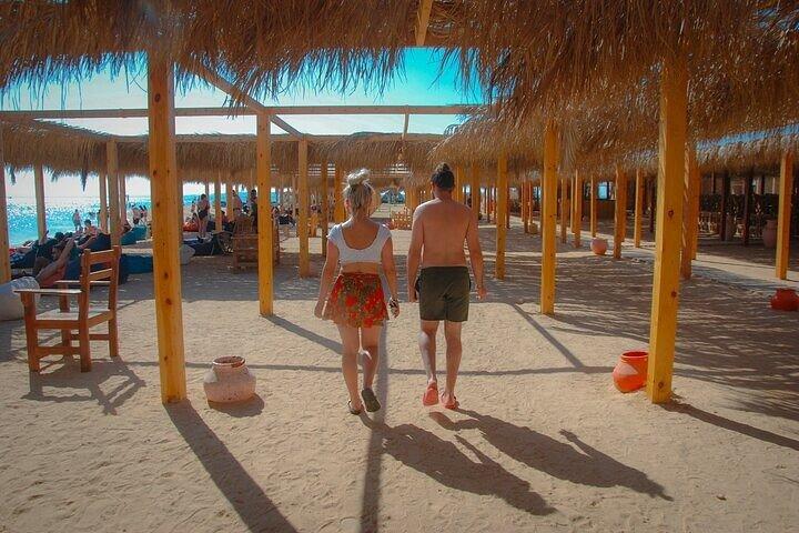 Hurghada: Dia da Família de Barco Privado para Orange Bay Island e Almoço