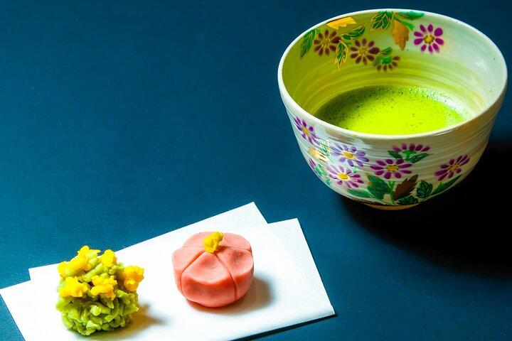 Fabrication de friandises traditionnelles japonaises et cérémonie du thé