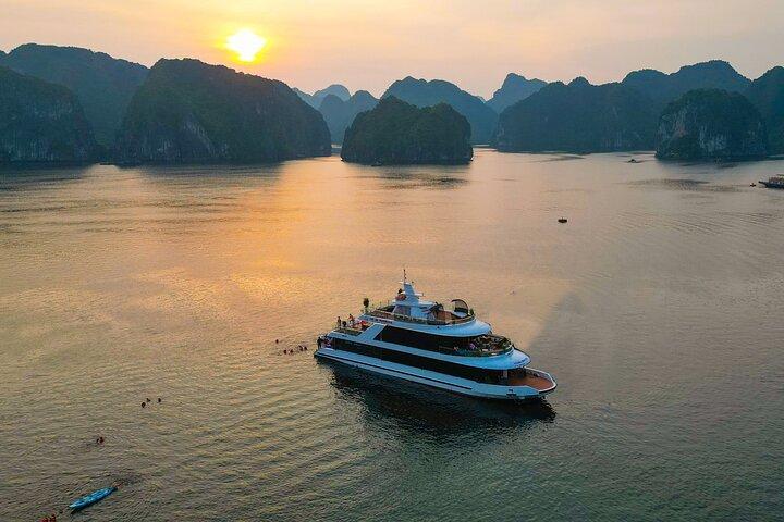 Lan Ha Bay Sunset Luxury Tour : kayak, toboggans aquatiques et jacuzzi