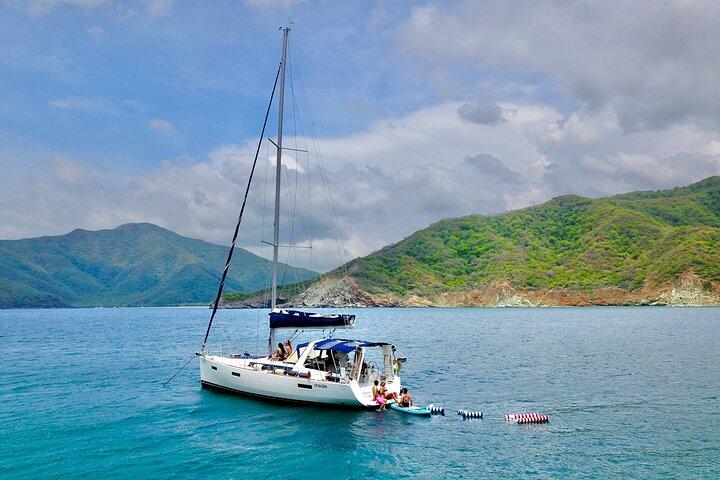 Paseo en Velero Privado en Parque Tayrona Santa Marta