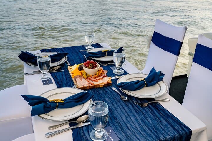 New York City Dinner Cruise on Luxury Yacht with Live Music