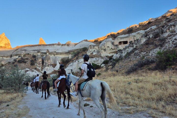 Visite à cheval dans les vallées de Cappadoce et transferts