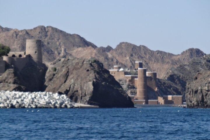 Visita privada de dia inteiro a Muscat com Sunset Dhow Cruise